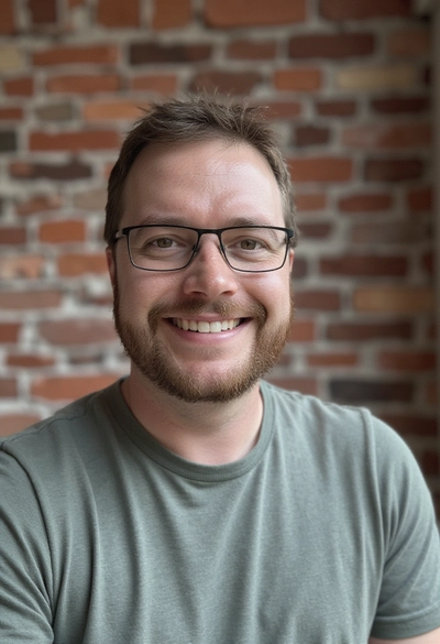 Headshot of Luke Marsden